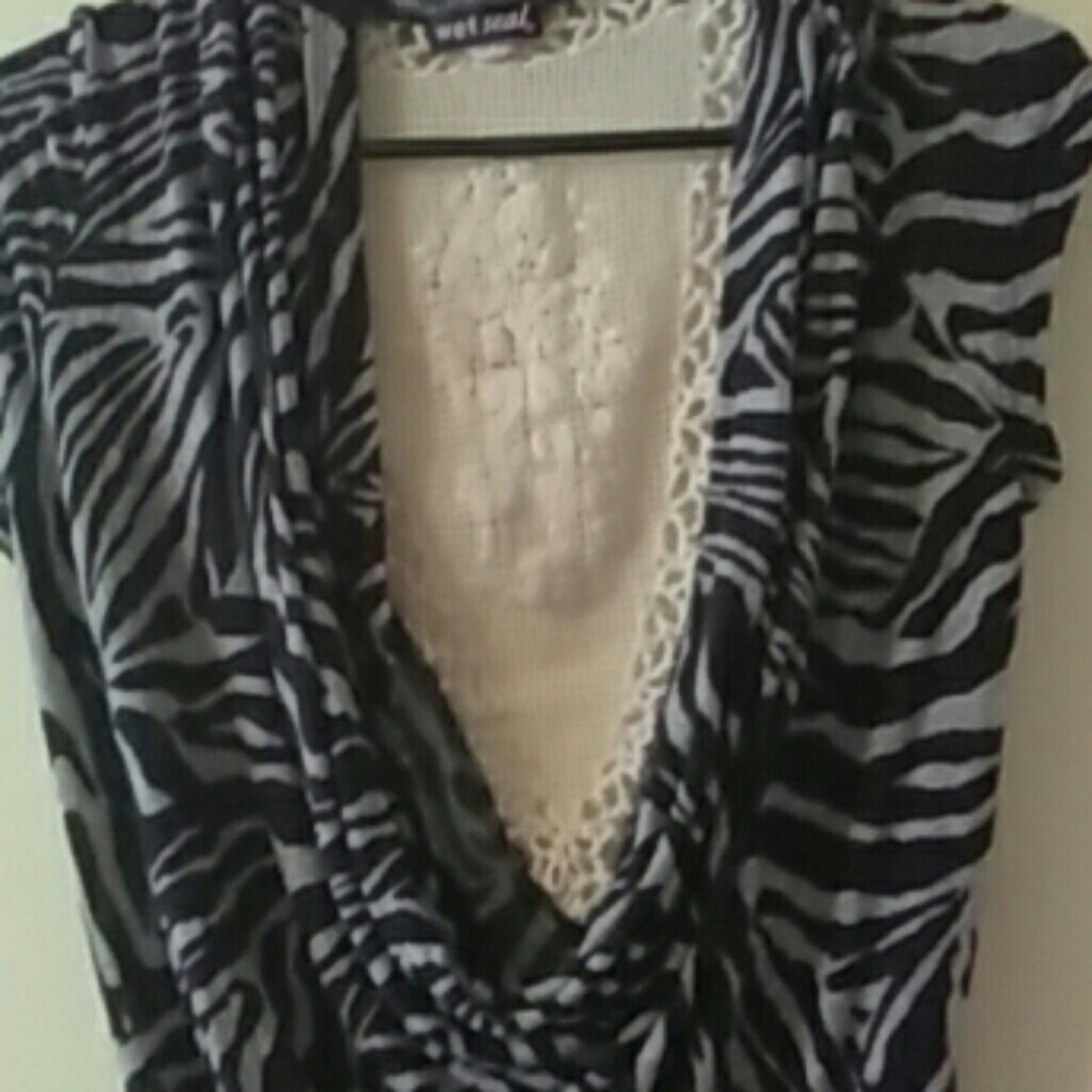 Shirt - Picture 2 of 3